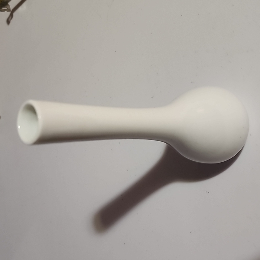 ASSORTMENT OF WHITE CERAMICS. - Picture 11 of 13